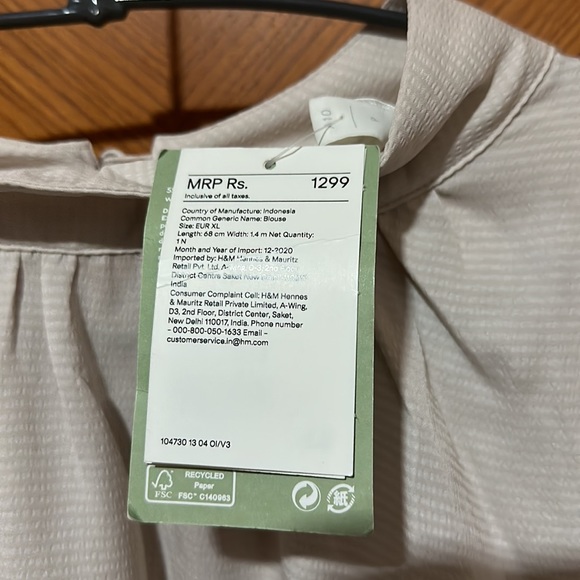 H&M blouse - Picture 3 of 3